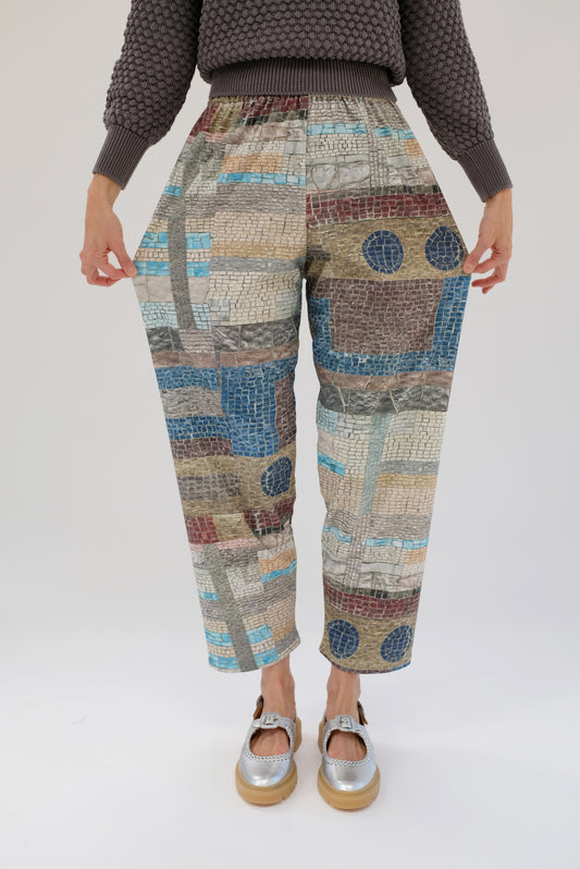 Beklina Basic Pant Iceland Mural