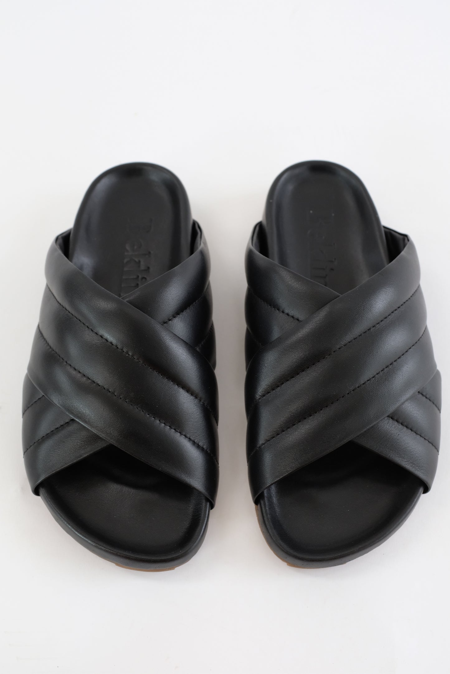 Beklina Gubi Cross Slide Black