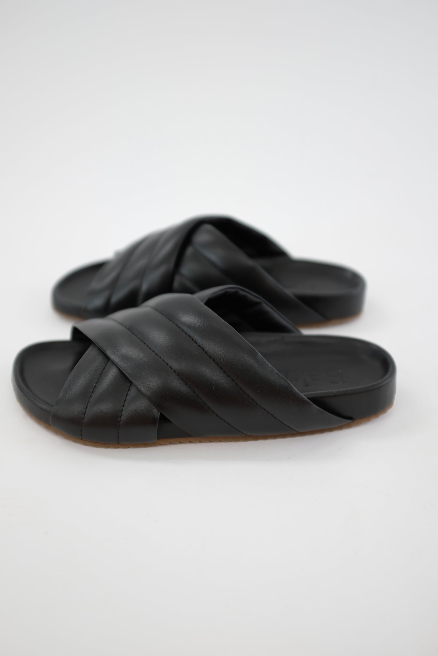 Beklina Gubi Cross Slide Black