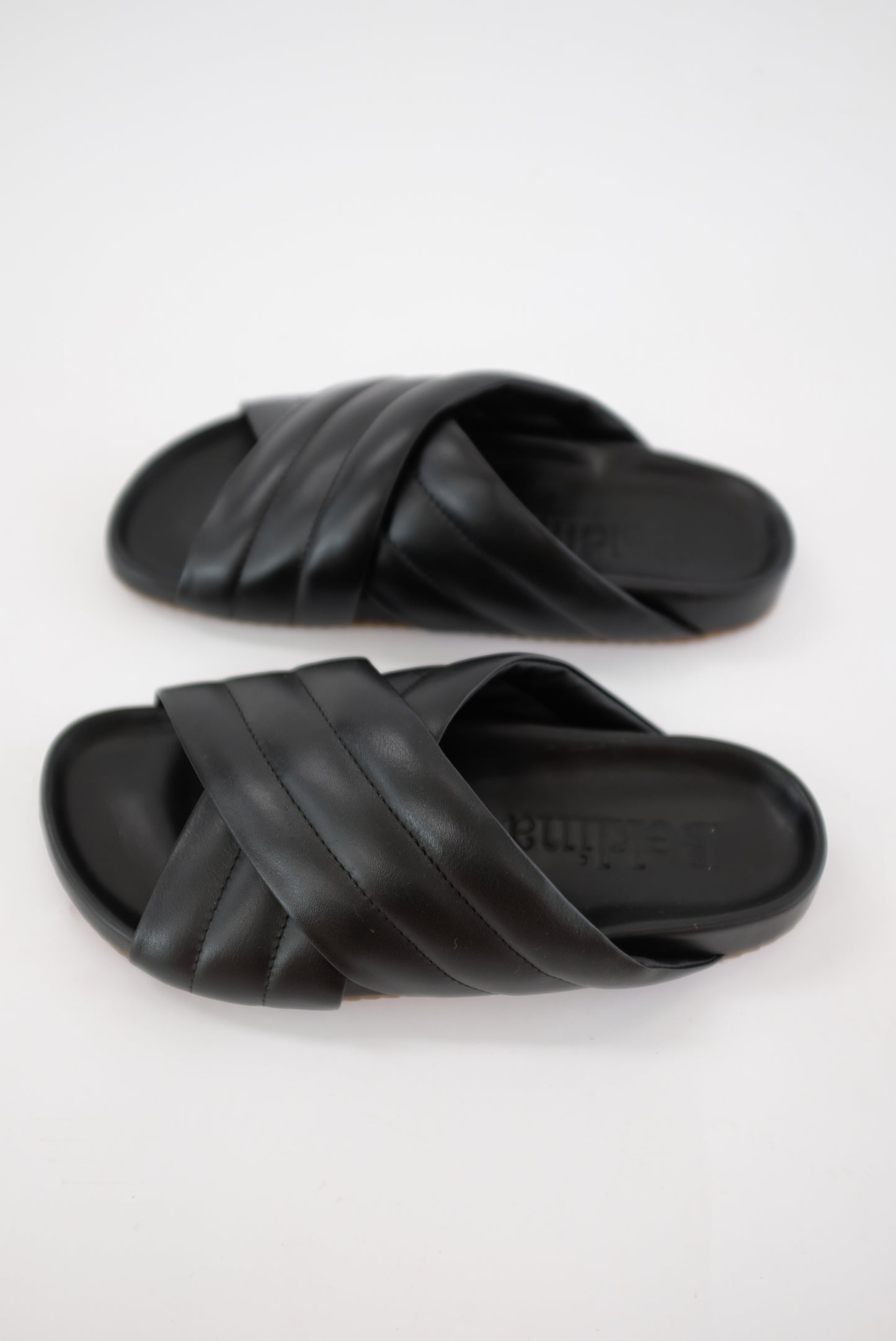 Beklina Gubi Cross Slide Black