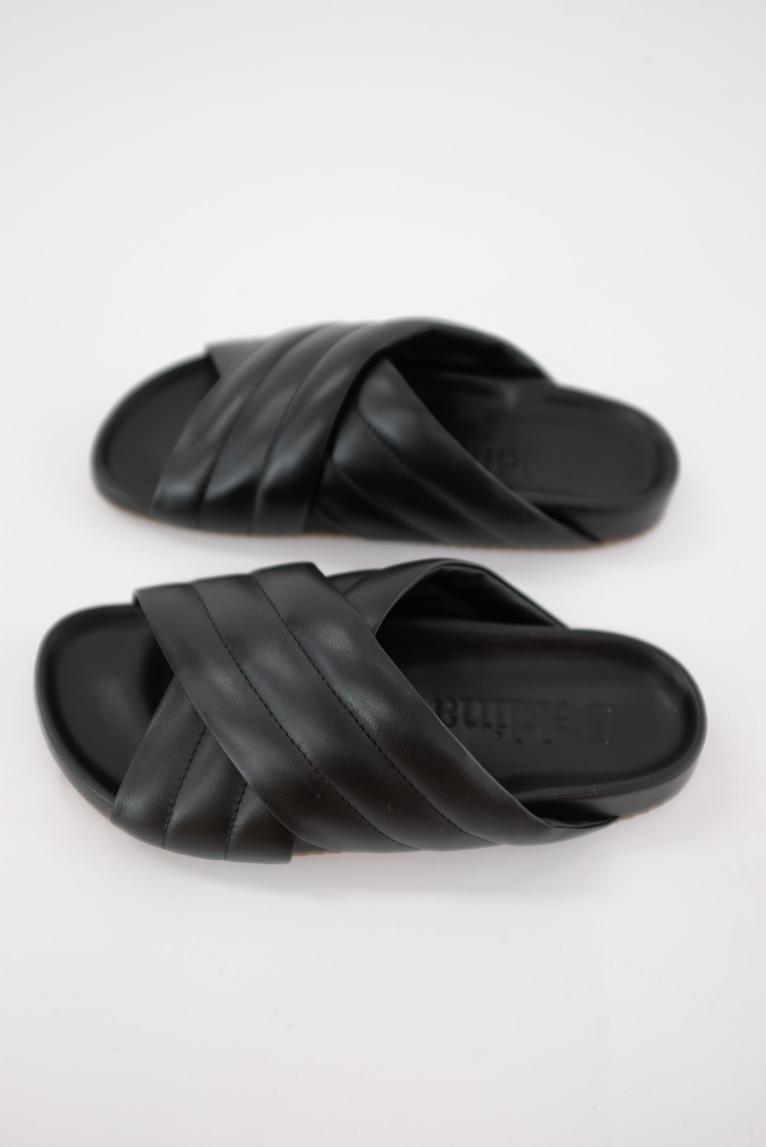 Beklina Gubi Cross Slide Black