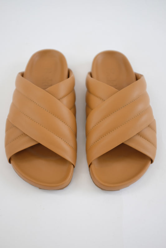 Beklina Gubi Cross Slide Nuez