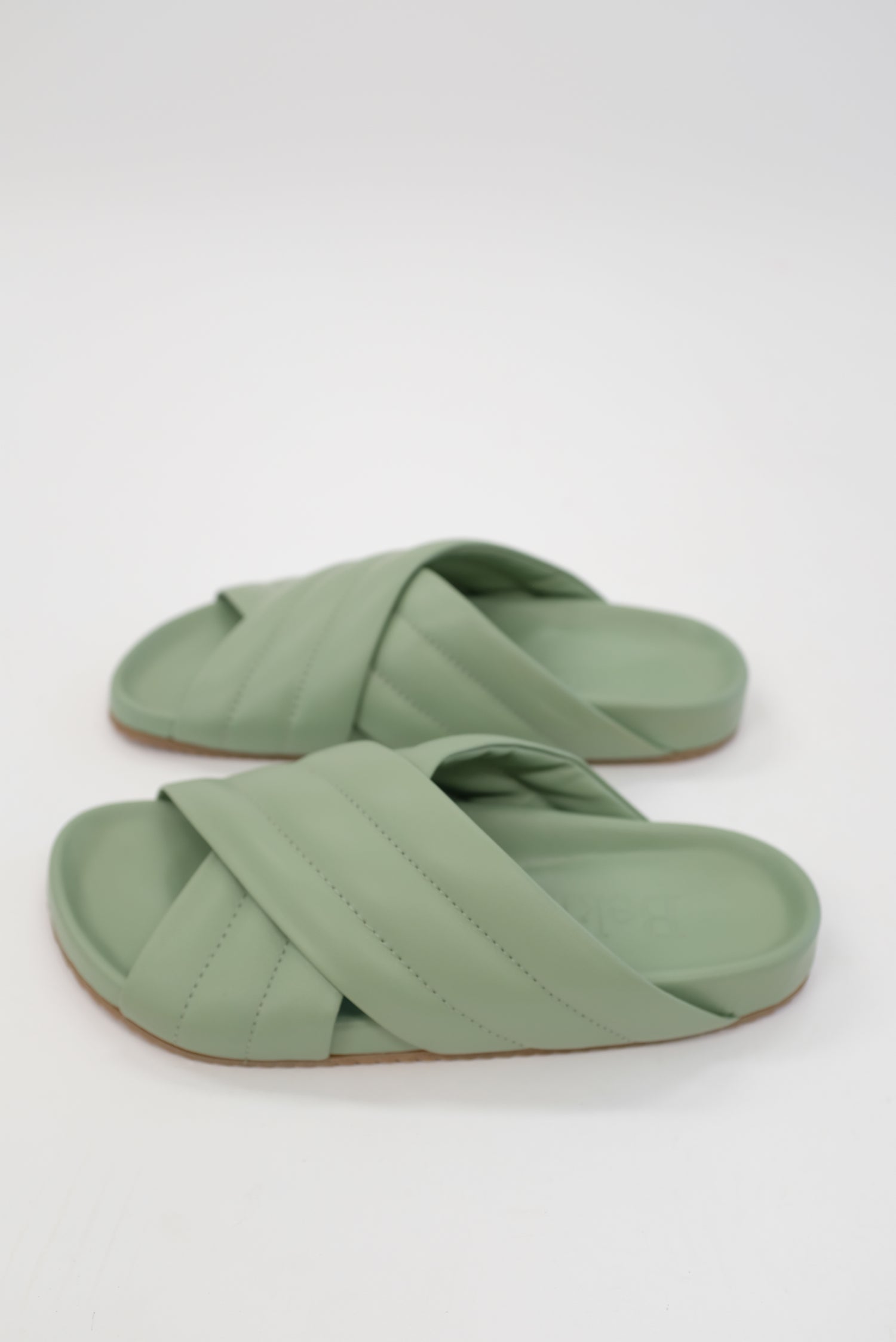 Beklina Gubi Cross Slide Pistachio