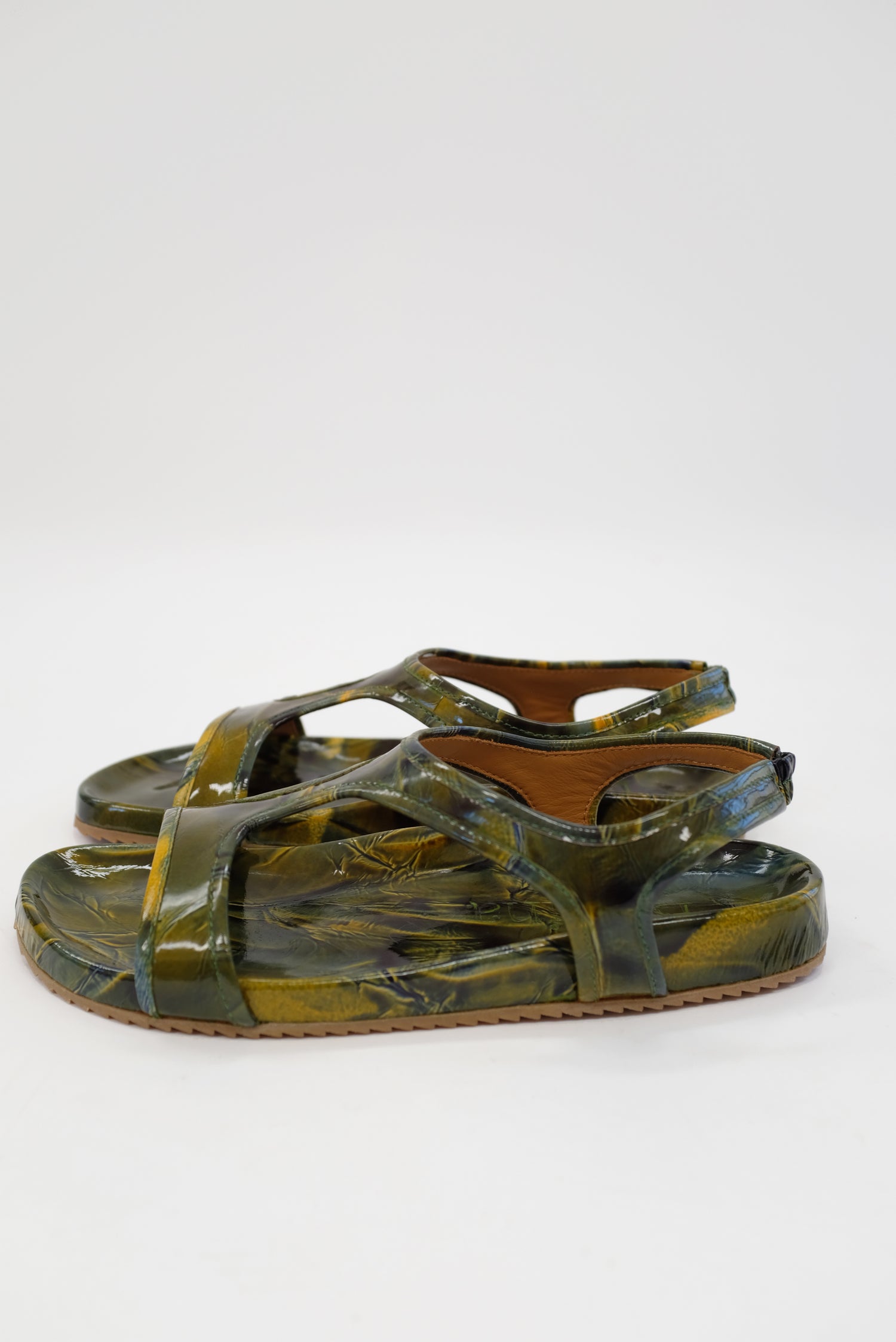 Beklina Gubi Sandal Gassosa