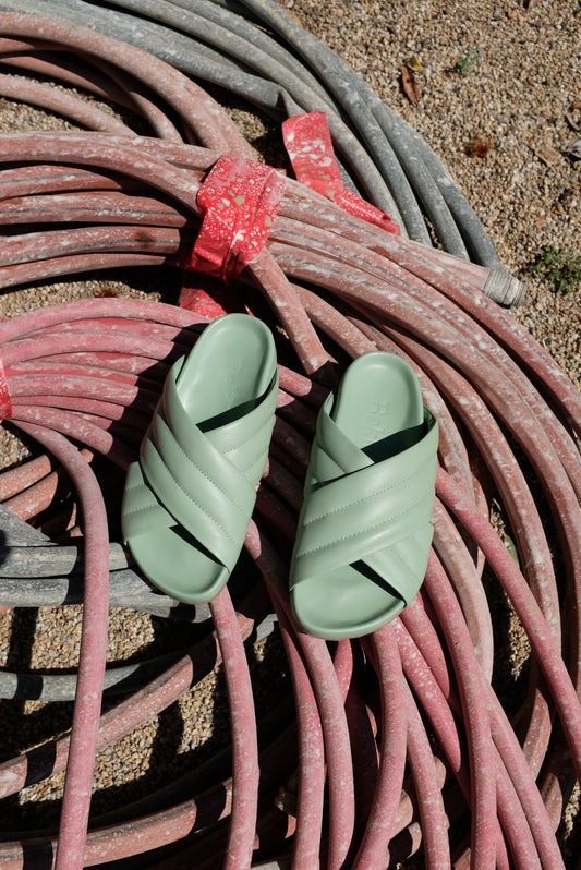 Beklina Gubi Cross Slide Pistachio