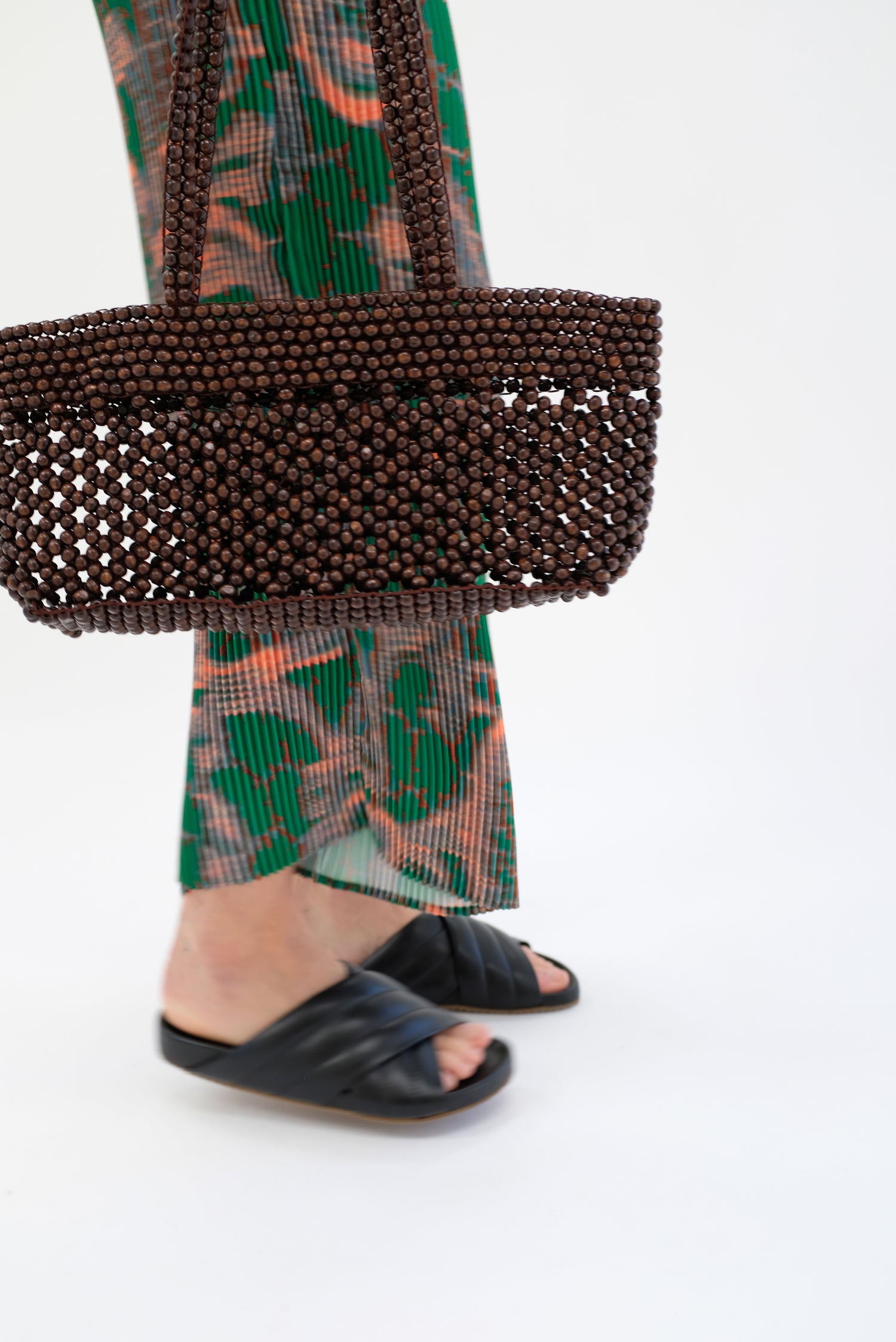 Beklina Gubi Cross Slide Black