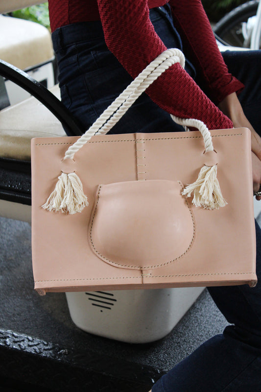 Eatable of Many Orders Pocket Tote / Beklina