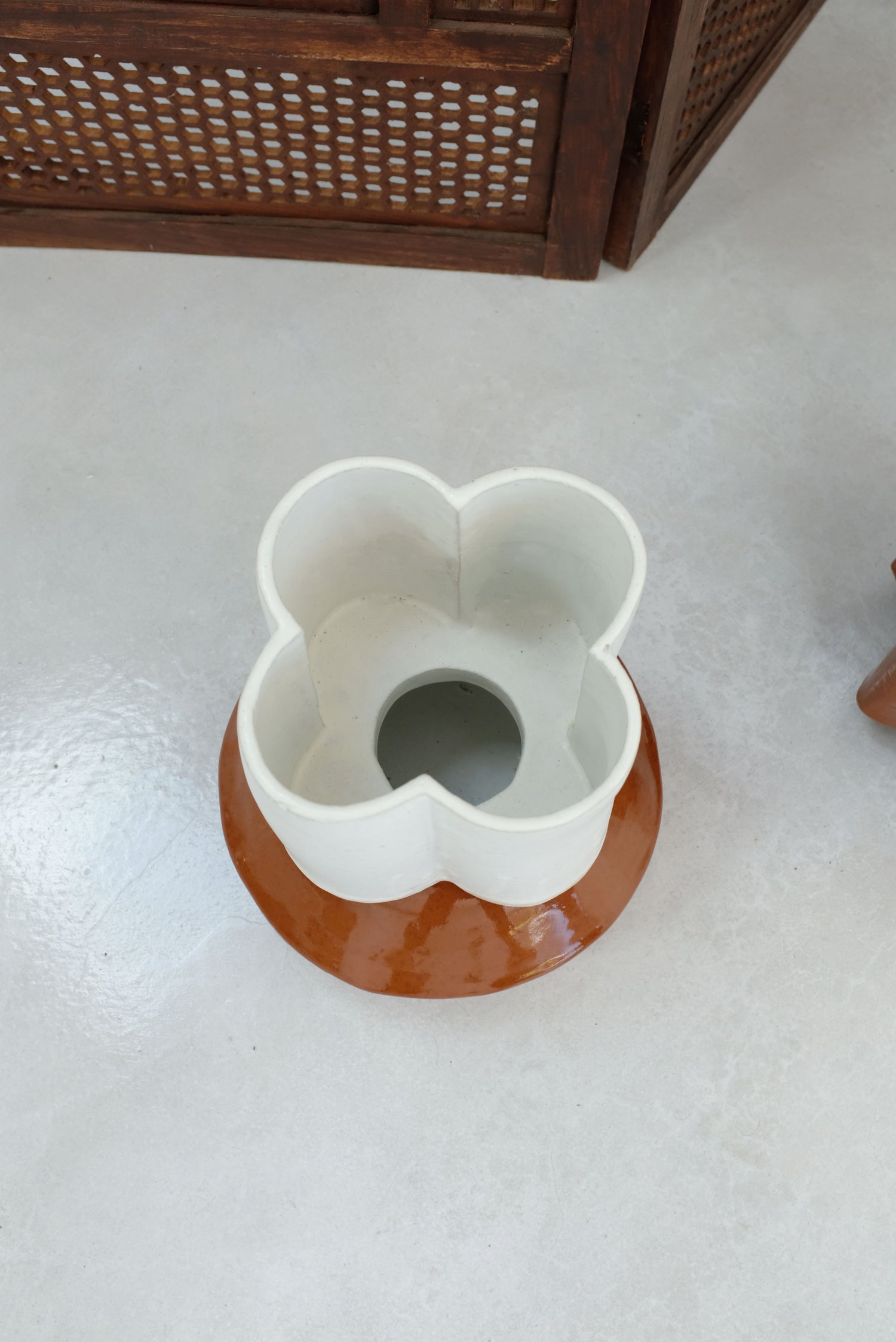 Bari Ziperstein Oval Scallop Vase Marsh/Cinnamon