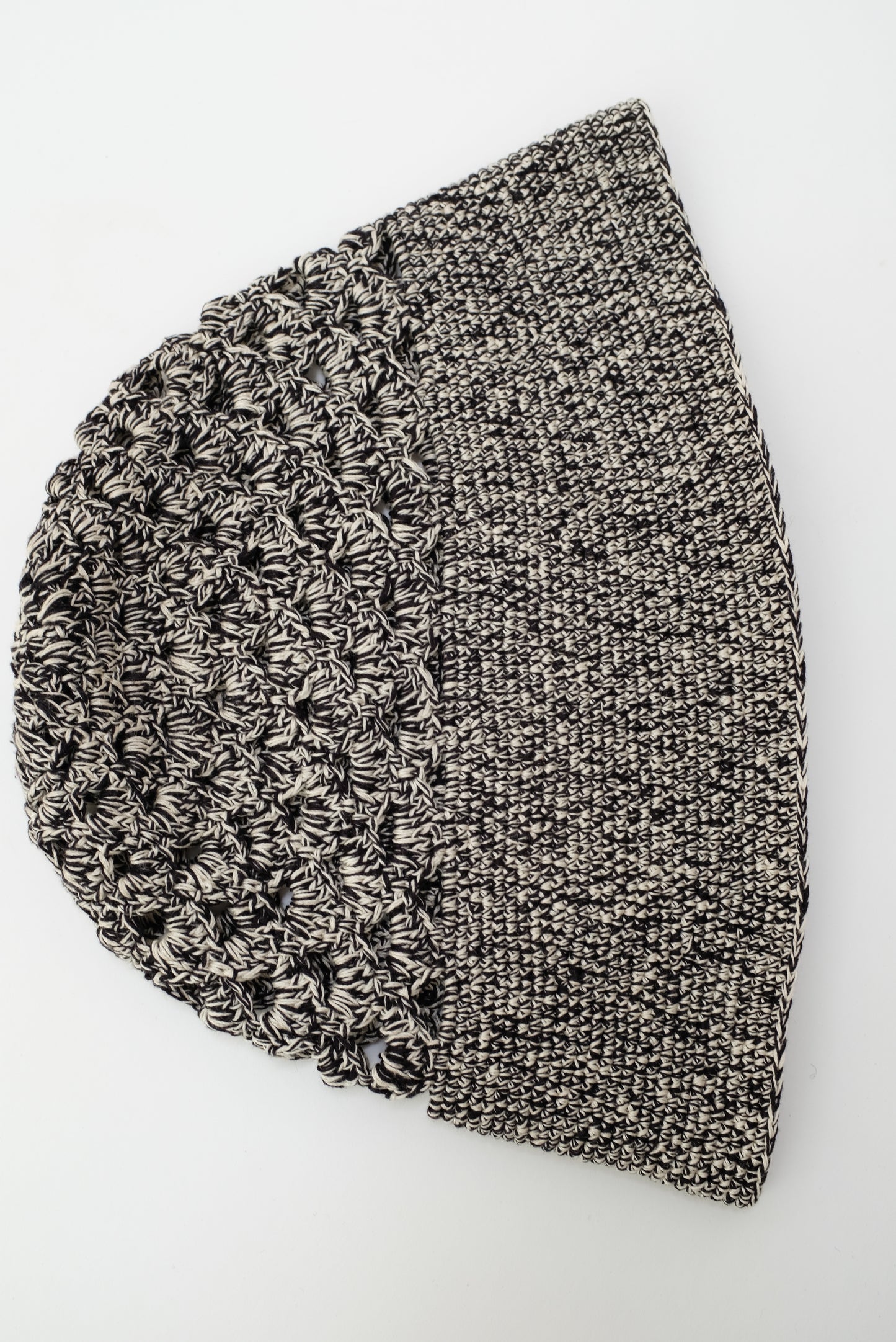 Beklina Sfogarsi Crocheted Hat Black/Natural