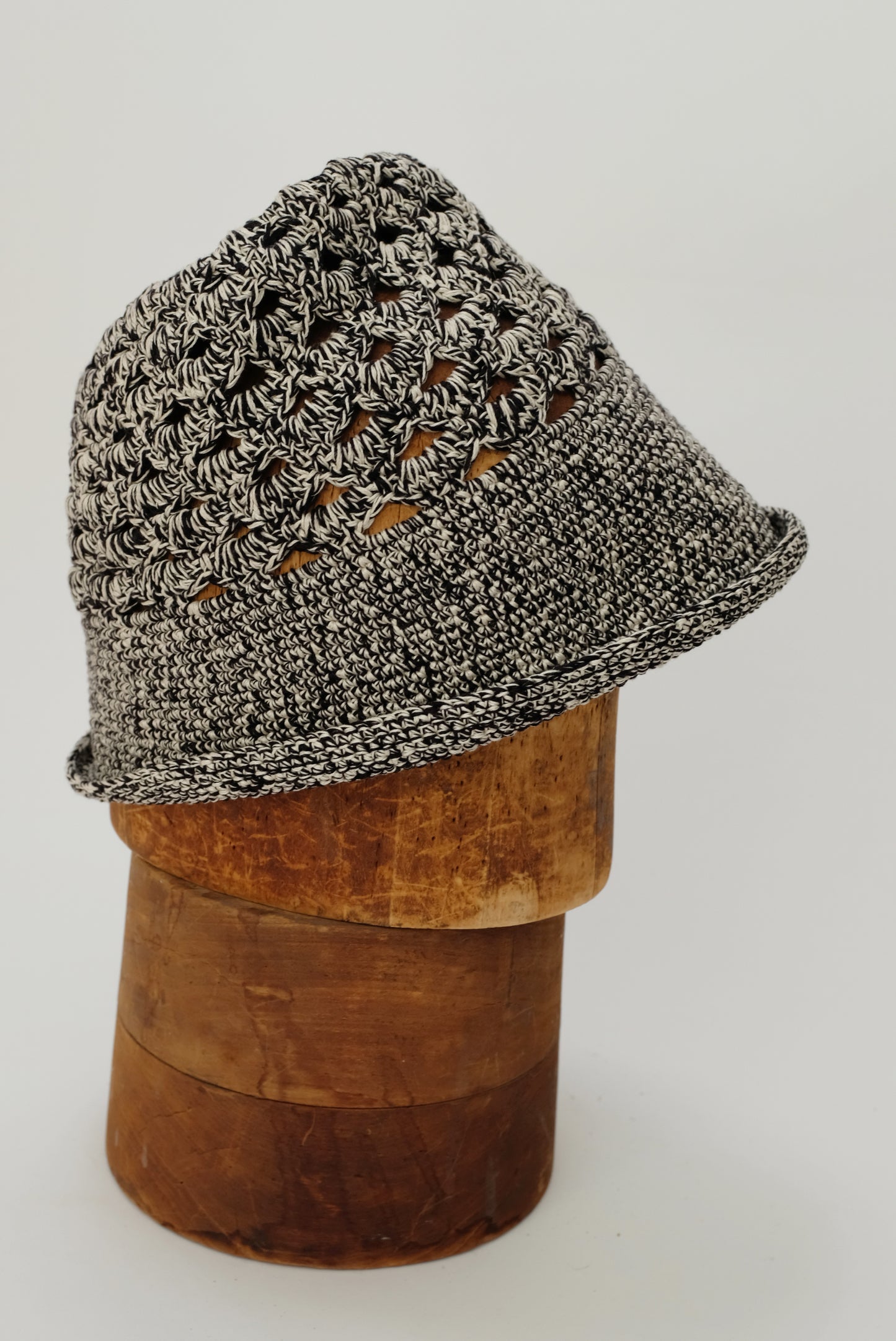 Beklina Sfogarsi Crocheted Hat Black/Natural