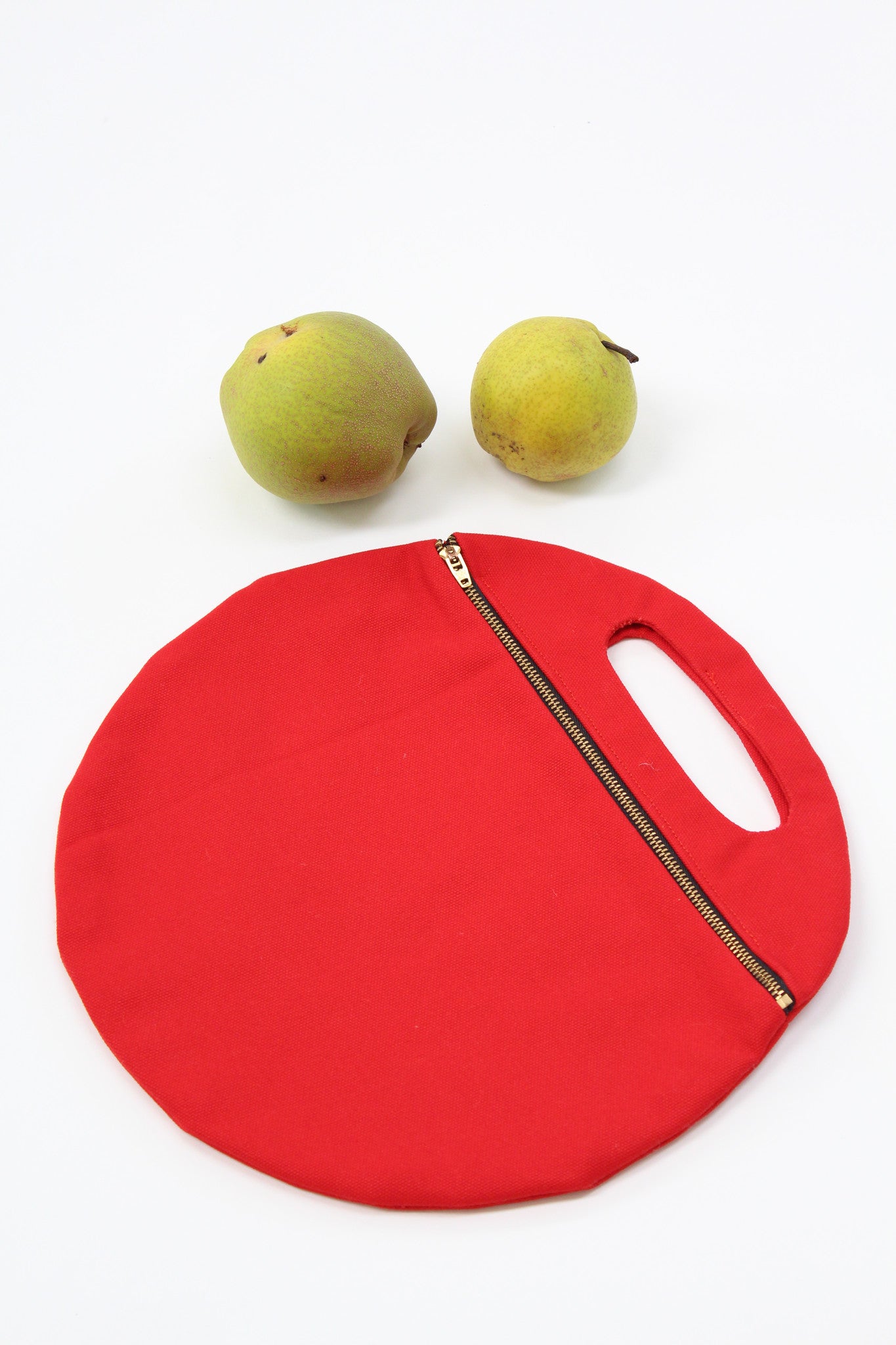 Lotfi Arches Circle Clutch Red / BEKLINA